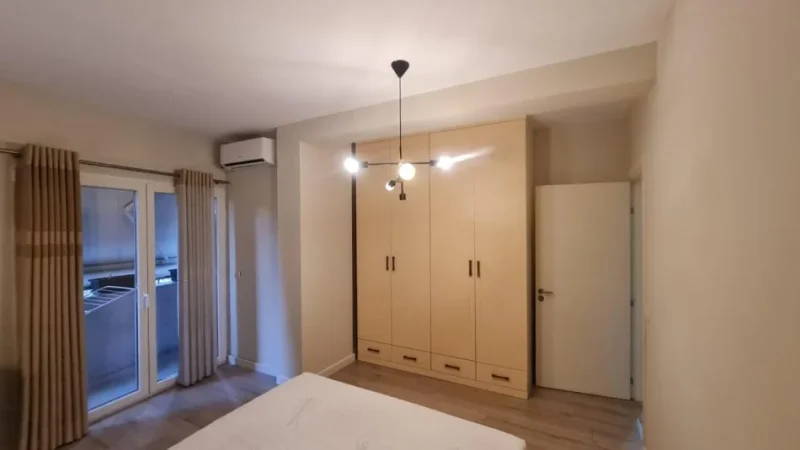 Tirane, jepet me qera apartament 1+1+Ballkon Kati 4, 70 m² 550 € (Ali Demi)