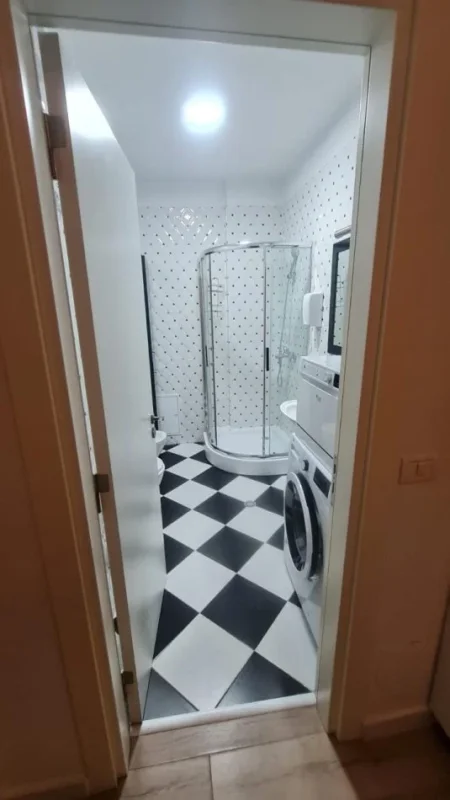 Tirane, jepet me qera apartament 1+1+Ballkon Kati 4, 70 m² 550 € (Ali Demi)