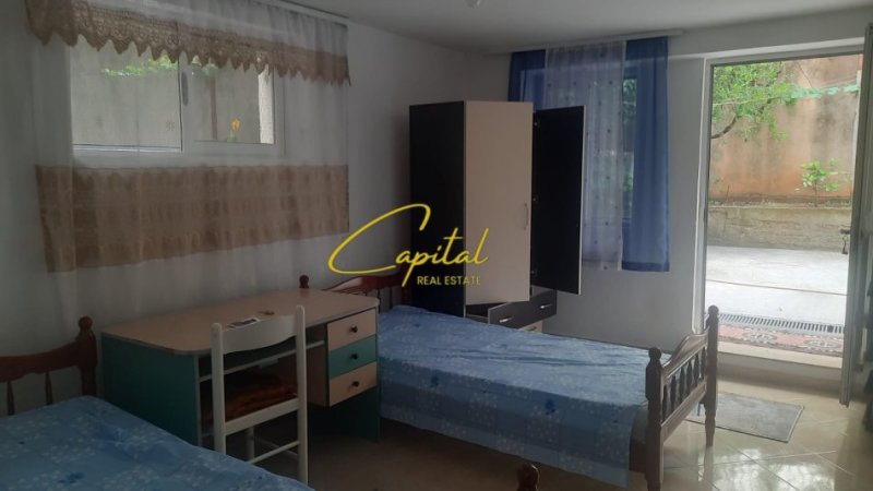Tirane, jepet me qera apartament 2+1 Kati 1, 112 m² 450 € (21 DHJETORI)