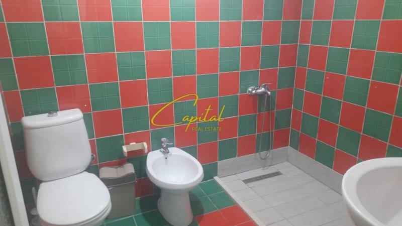 Tirane, jepet me qera apartament 2+1 Kati 1, 112 m² 450 € (21 DHJETORI)