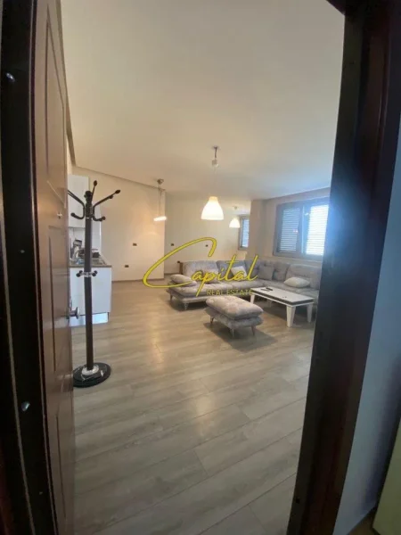 Tirane, jepet me qera apartament 1+1 Kati 8, 72 m² 500 € (ISH FUSHA AVIACIONIT)