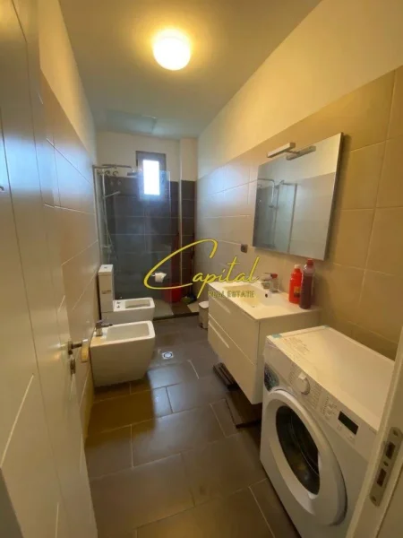 Tirane, jepet me qera apartament 1+1 Kati 8, 72 m² 500 € (ISH FUSHA AVIACIONIT)