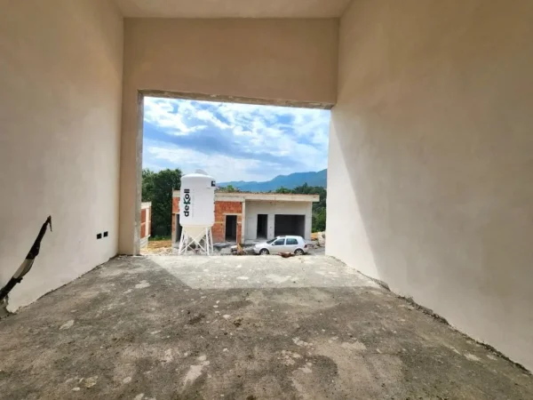 SHITET: VILË në 📍Mullet ( Res. Green Field)  Nd: 203m² & 386m² Truall ( 5 Dhoma Total) 505.000€ 🌞