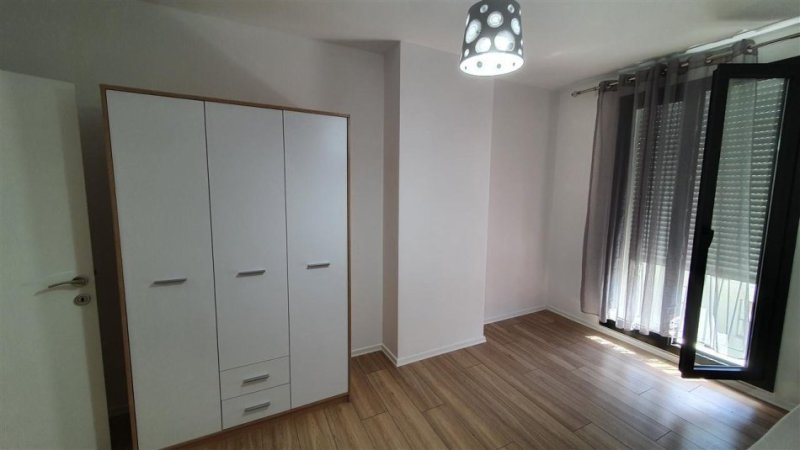 Tirane, shes apartament 2+1+Ballkon Kati 7, 106 m² 210.000 € (kongresi manastirit)