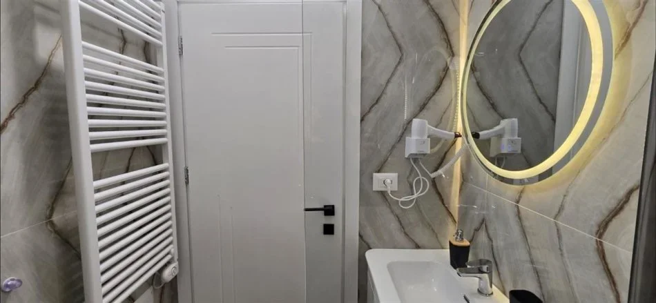 Tirane, shes apartament 2+1+Ballkon Kati 2, 92 m² 325.000 € (21 dhjetori)