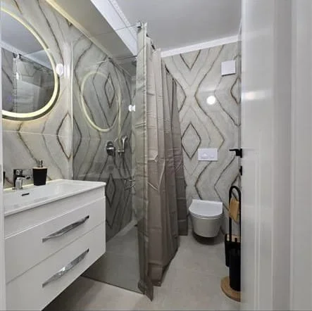 Tirane, shes apartament 2+1+Ballkon Kati 2, 92 m² 325.000 € (21 dhjetori)