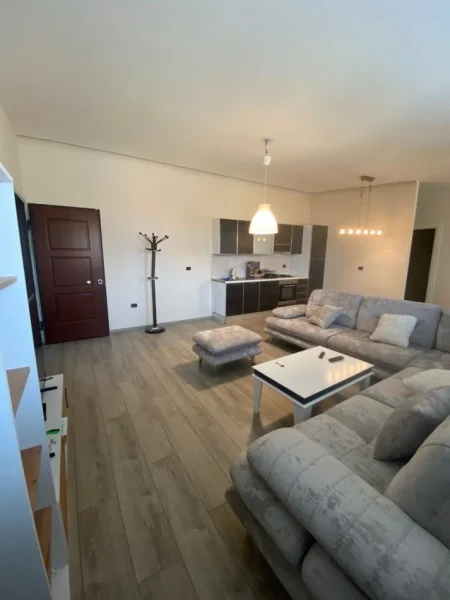 Tirane, jepet me qera apartament 1+1+Ballkon Kati 8, 72 m² 500 € (ARTAN LENJA FUSHA E AVIACIONIT)