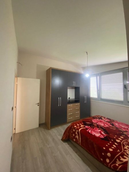 Tirane, jepet me qera apartament 1+1+Ballkon Kati 8, 72 m² 500 € (ARTAN LENJA FUSHA E AVIACIONIT)