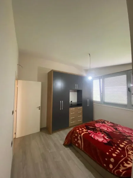 Tirane, jepet me qera apartament 1+1+Ballkon Kati 8, 72 m² 500 € (ARTAN LENJA FUSHA E AVIACIONIT)