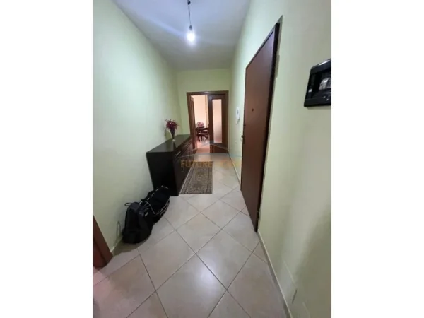 Tirane, jepet me qera apartament 2+1 Kati 2,