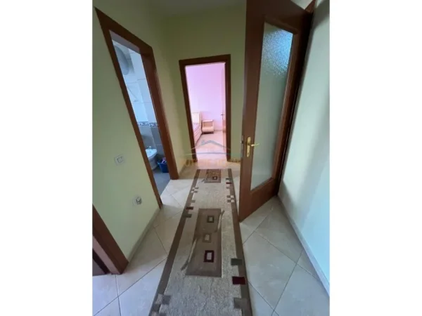 Tirane, jepet me qera apartament 2+1 Kati 2,