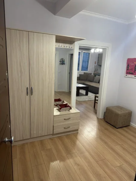 Tirane, jepet me qera apartament 2+1+Ballkon Kati 3, 90 m² 550 € (BRRYLI)