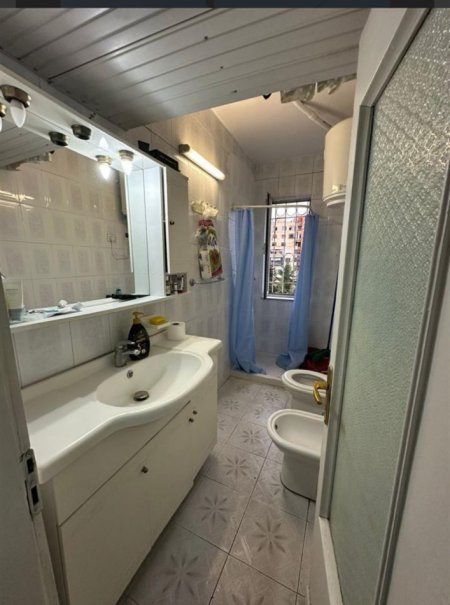 Tirane, jepet me qera apartament 2+1 Kati 4, 80 m² 500 € 