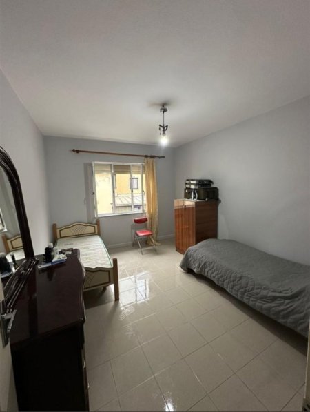 Tirane, jepet me qera apartament 2+1 Kati 4, 80 m² 500 € 