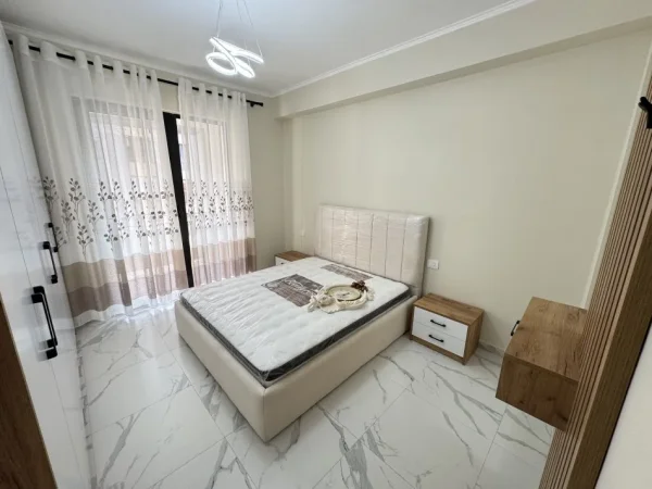 Tirane, jepet me qera apartament 1+1+Ballkon Kati 5, 70 m² 450 € (Teodor keko)