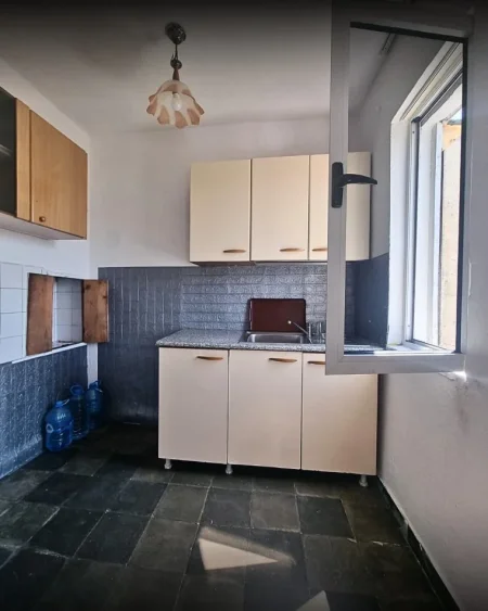 Tirane, shitet apartament 2+1 Kati 5, 75 m² 94.000 € (Ali Demi)