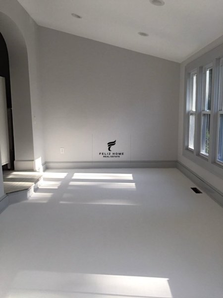 Tirane, shitet dyqan Kati 0, 52 m² 161.000 € (KOMUNA E PARISIT)