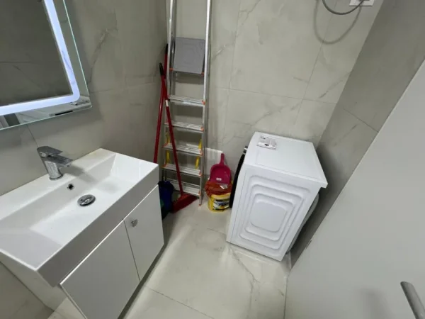 Tirane, jepet me qera apartament 1+1+Ballkon Kati 3, 66 m² 450 € (Delip topi)