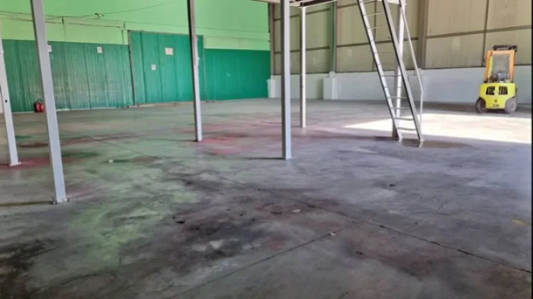 Tirane, jepet me qera magazine Kati 0, 600 m² 1.700 € (Autostrada Tirane-Durres, prane "Raiffeisen Bank")