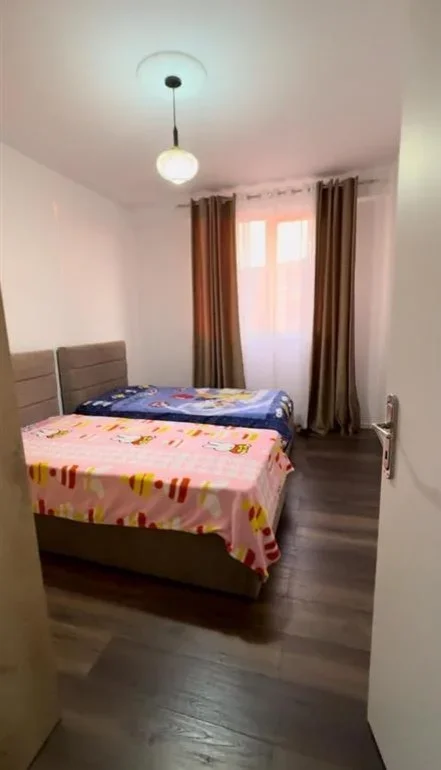 Tirane, jepet me qera apartament 2+1 Kati 4, 87 m² 450 € (Shkoze, kompleksi "Tom Doshi")