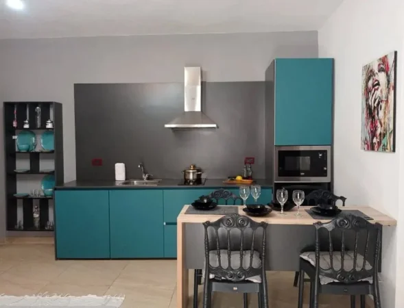 Tirane, jepet me qera apartament 1+1 Kati 2, 72 m² 650 € (qender)