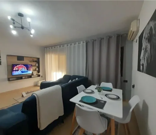 Tirane, jepet me qera apartament 1+1 Kati 2, 72 m² 650 € (qender)