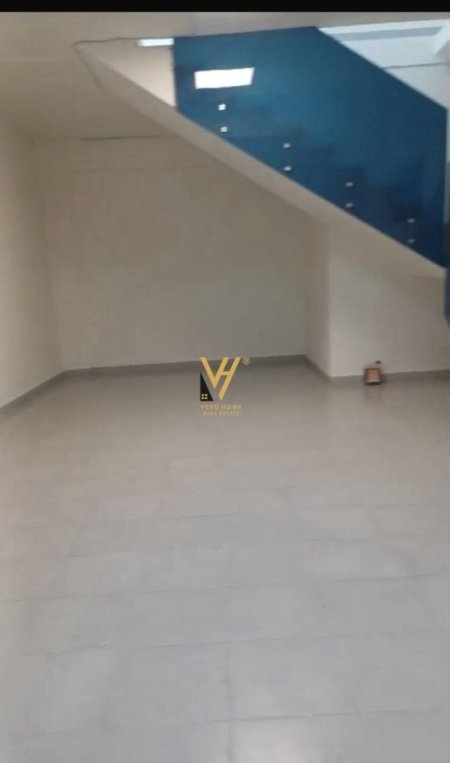 Tirane, jepet me qera ambjent biznesi Kati 0, 150 m² 1.500 € (RRUGA RESHIT PETRELA)
