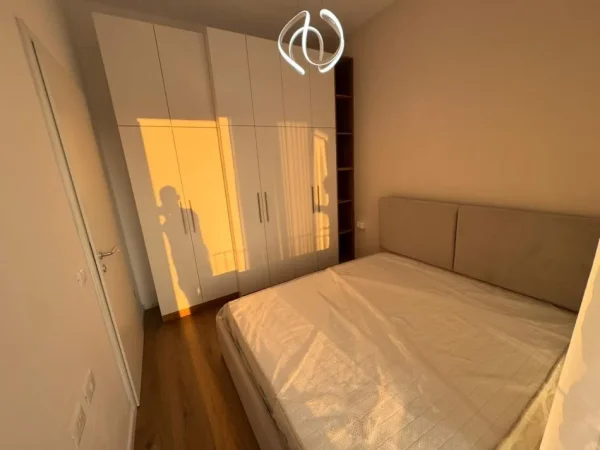 Tirane, jepet me qera apartament 1+1 Kati 3, 65 m² 450 € (fresk)