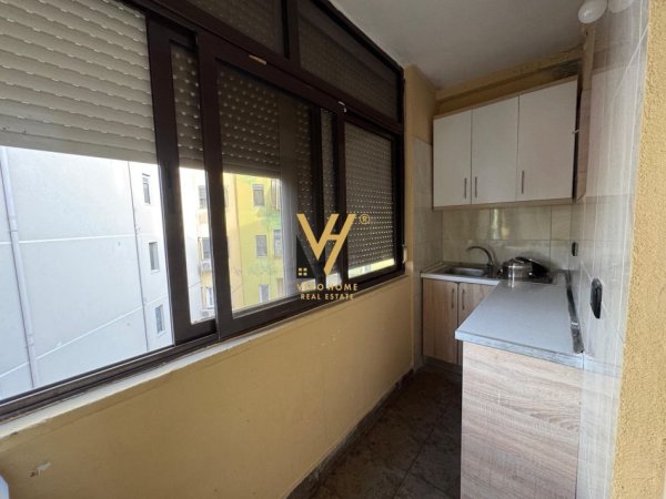Tirane, jepet me qera apartament 1+1+Ballkon Kati 5, 60 m² 500 € (RRUGA GRIGOR HEBA)