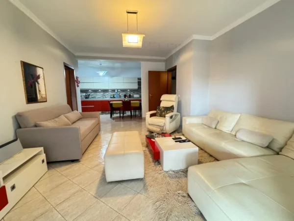 Tirane, shitet apartament 2+1+Aneks+Ballkon Kati 2, 121 m² 250.000 € (21 dhjetori)