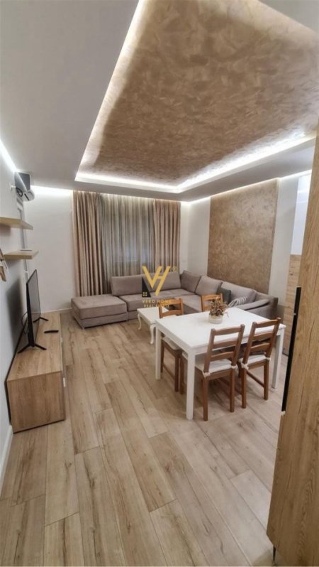 Tirane, jepet me qera apartament 1+1+Ballkon Kati 3, 70 m² 550 € (ali demi)