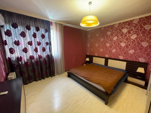 Tirane, jap me qera apartament 2+1+Ballkon Kati 4, 100 m² 650 € (Ish Ekspozita)