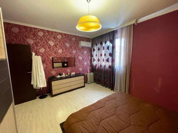 Tirane, jap me qera apartament 2+1+Ballkon Kati 4, 100 m² 650 € (Ish Ekspozita)