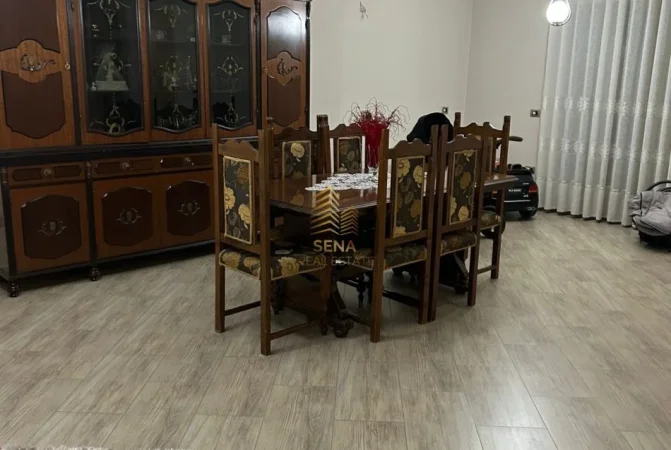 Tirane, jepet me qera Vile 3 Katshe Kati 4, 480 m² 2.700 € (Porcelan)