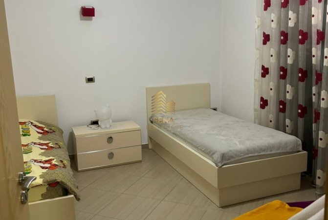 Tirane, jepet me qera Vile 3 Katshe Kati 4, 480 m² 2.700 € (Rruga Zef Kolombi)