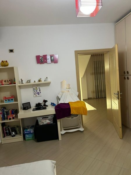 Tirane, jepet me qera Vile 3 Katshe Kati 4, 480 m² 2.700 € (Rruga Zef Kolombi)