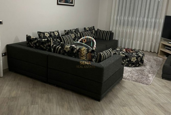 Tirane, jepet me qera Vile 3 Katshe Kati 4, 480 m² 2.700 € (Rruga Zef Kolombi)