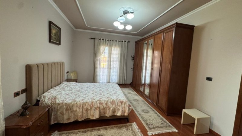 Tirane, jepet me qera apartament 2+1+Ballkon Kati 3, 140 m² 510 € (Rruga Abedin Cici)