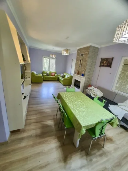 Tirane, shitet Vile 3 Katshe Kati 3, 1.000 m² 350.000 € (Peze e Vogel)