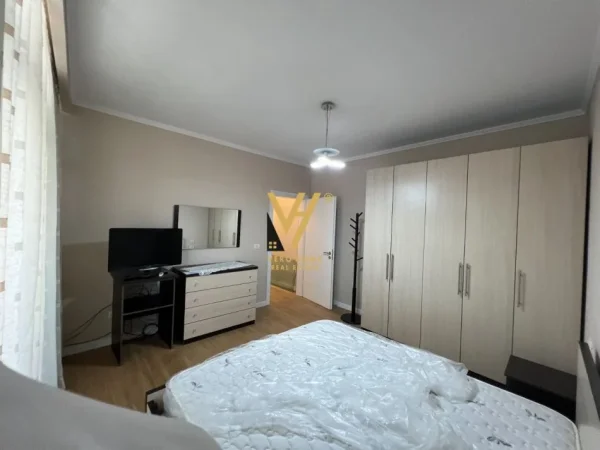 Tirane, jepet me qera apartament 1+1+Ballkon Kati 5, 78 m² 550 € (TREGU ELEKTRIK)