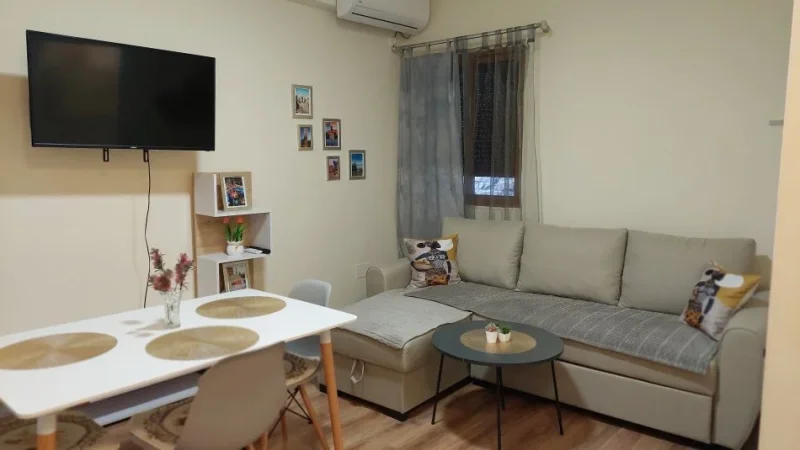 Tirane, jepet me qera apartament 1+1+Ballkon Kati 1, 55 m² 600 € 