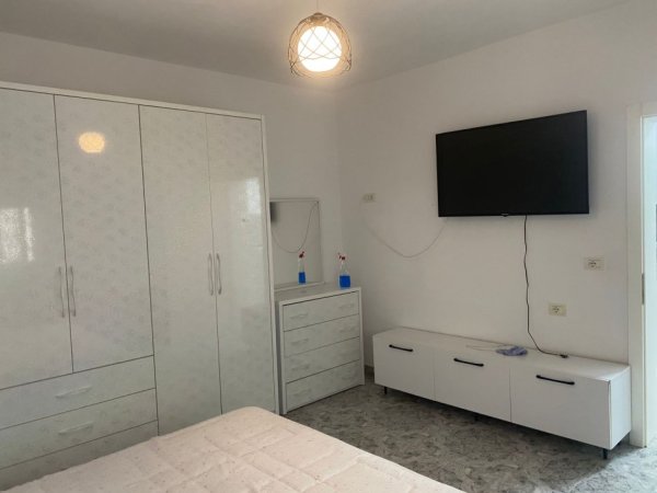 Tirane, jepet me qera apartament 1+1+Ballkon Kati 0, 53 m² 400 € (ne rrugen e Dibres tek QSUT Tirane.)