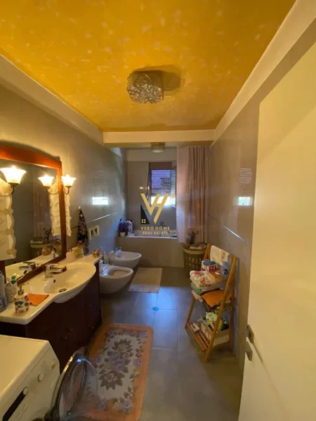 Tirane, shitet apartament 2+1+Ballkon Kati 5, 126 m² 230.000 € (MYSLYM SHYRI)