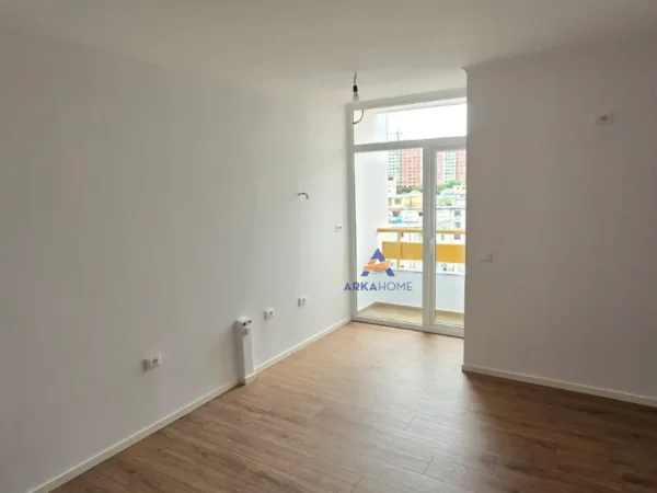 Tirane, shitet apartament 1+1+Ballkon Kati 7, 53 m² 115.000 € (TE RRUGA IRFAN TOMINI,PERBALL KOMPLEKSIT DELIJORGJI)
