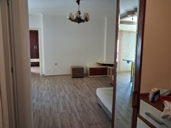 Tirane, jepet me qera apartament 1+1 ne Qender , Kati 6, 75 m² 600 €