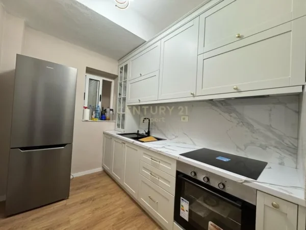 Tirane, jepet me qera apartament 1+1 Kati 1, 60 m² 550 € (AMBASADA AMERIKANE)