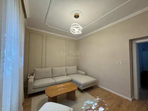 Tirane, jepet me qera apartament 1+1 Kati 1, 60 m² 550 € (AMBASADA AMERIKANE)