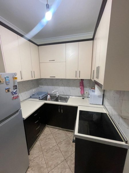 Tirane, shitet apartament 1+1+Aneks+Ballkon , 63 m² 95.000 € (yzberisht)