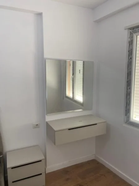Tirane, 📍 JEPET ME QERA APARTAMENT 1+1 NE 5 MAJ SHUME AFER CONCORDIT Kati 5, 70 m² 500 €