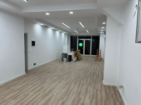 Tirane, jap me qera ambjent biznesi Kati 0, 75 m² 800 € (BRRYLI)